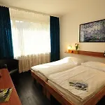 Hotel Merkur - West Station