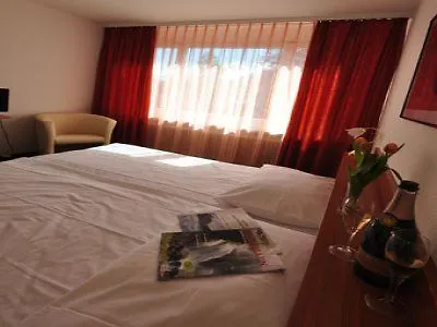 Merkur - West Station Hotel