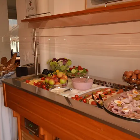 Merkur - West Station Hotel