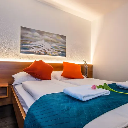 Hotel Merkur - West Station 3*