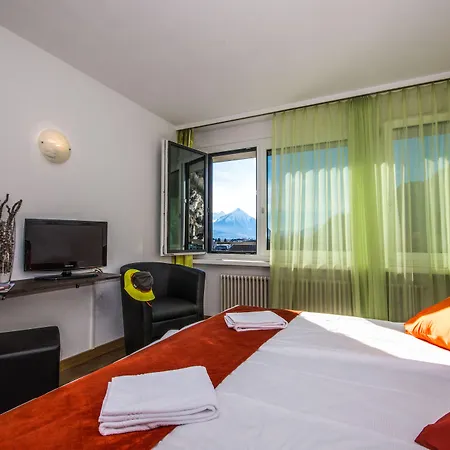 Hotel Merkur - West Station Interlaken