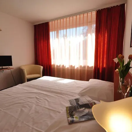 Hotel Merkur - West Station 3*