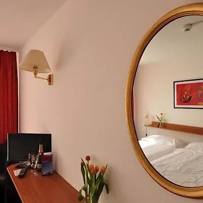 Отель Merkur - West Station Интерлакен