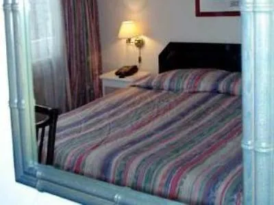 Merkur - West Station Отель