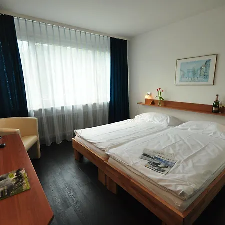 Hotel Merkur - West Station Interlaken