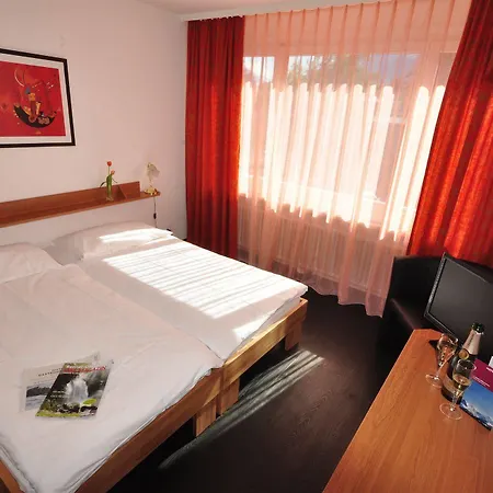 Merkur - West Station Hotel Entrelagos