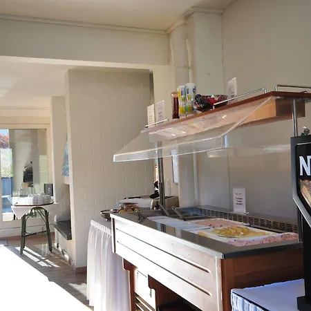 Merkur - West Station Отель