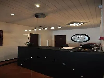 Merkur - West Station Отель