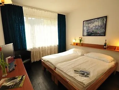 Отель Merkur - West Station