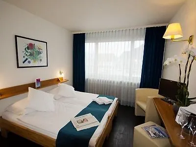 Merkur - West Station Отель