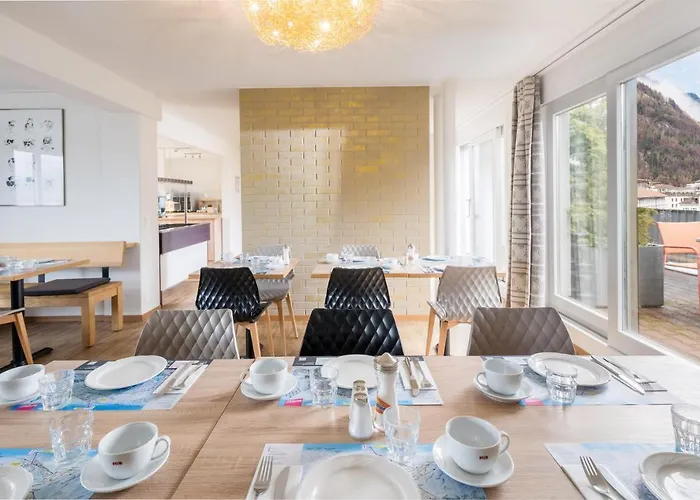 Merkur - West Station 3* Entrelagos