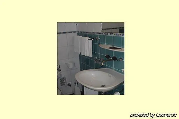 Merkur - West Station Hotel