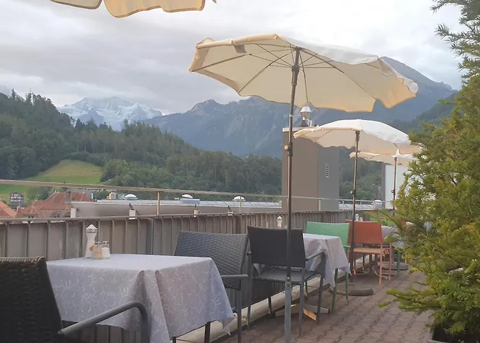 Hotel Merkur - West Station Entrelagos