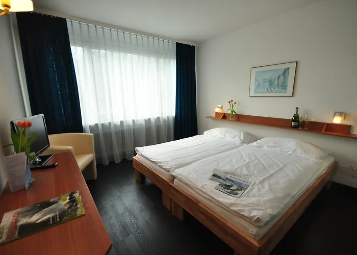 Merkur - West Station Hotel