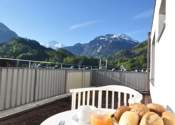 Hotel Merkur - West Station Entrelagos