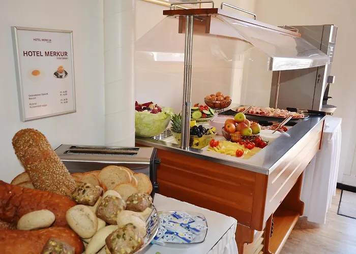 Hotel Merkur - West Station Entrelagos