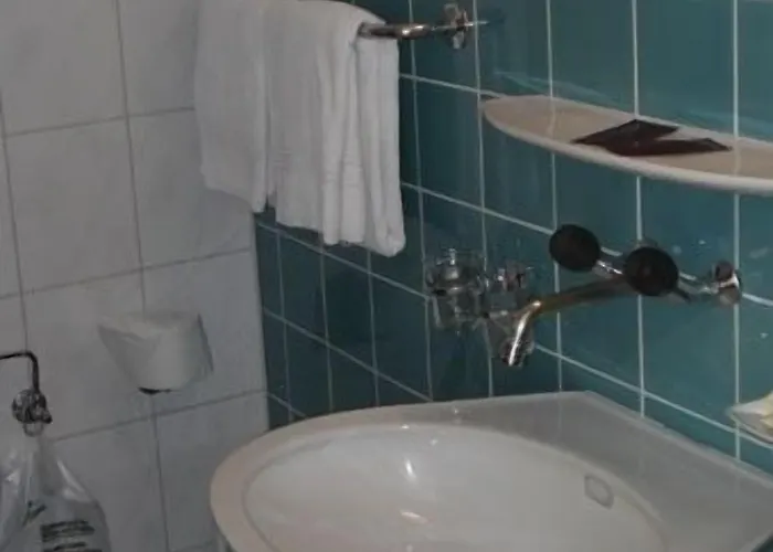 Hotel Merkur - West Station 3*