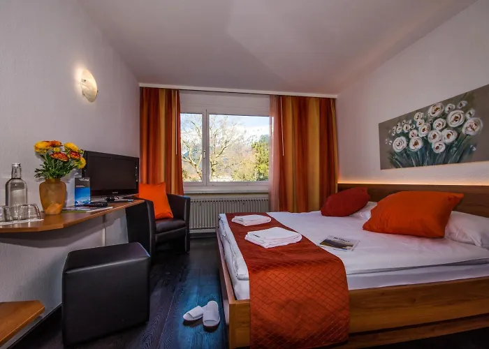 Merkur - West Station Hotel