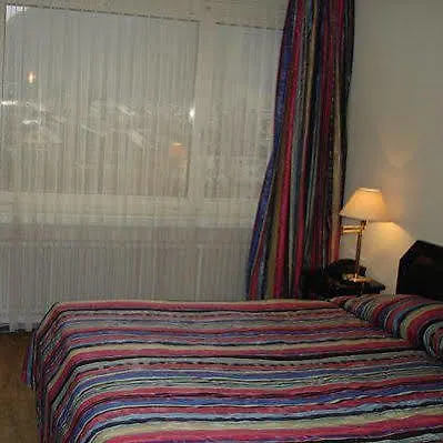 Hotel Merkur - West Station 3*