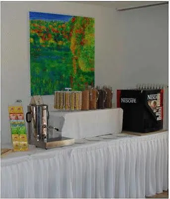 Hotel Merkur - West Station Entrelagos