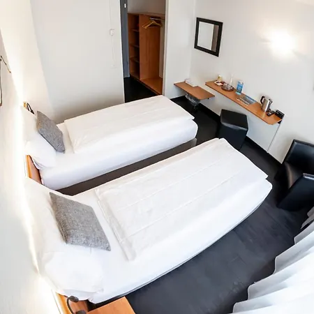 Merkur - West Station Hotel 3*