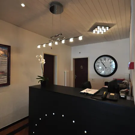 Hotel Merkur - West Station Interlaken