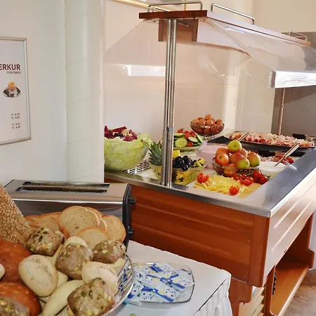 Hotel Merkur - West Station Interlaken