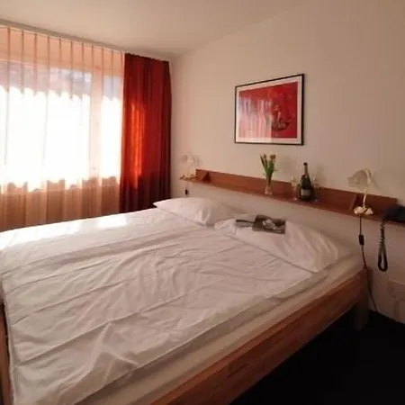 Hotel Merkur - West Station