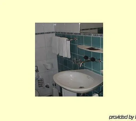 Merkur - West Station Отель